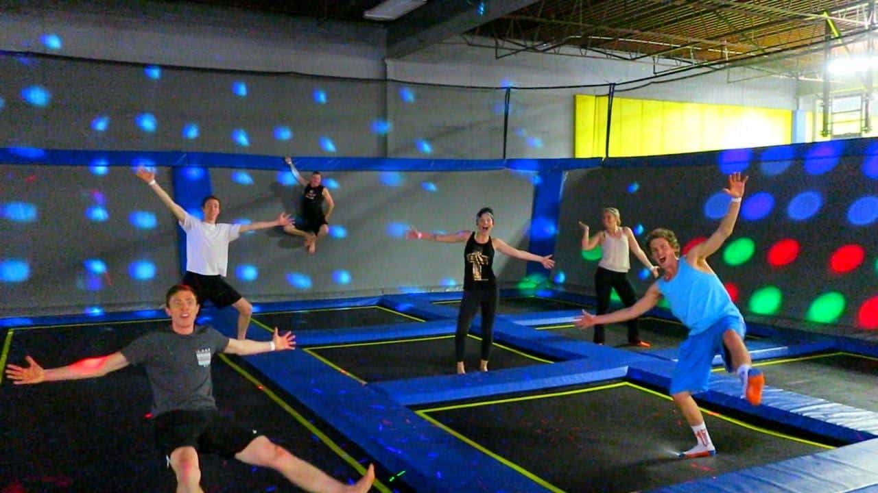 Let's Jump Trampoline Park est situé au 4 rue de l'Industrie, 6