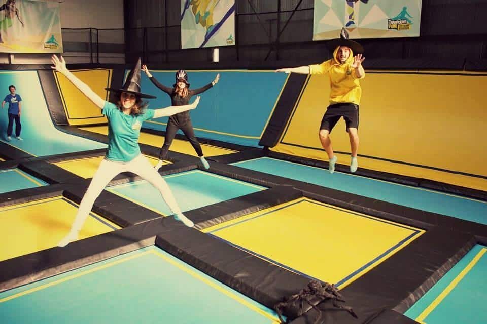 Let's Jump Trampoline Park est situé au 4 rue de l'Industrie, 6